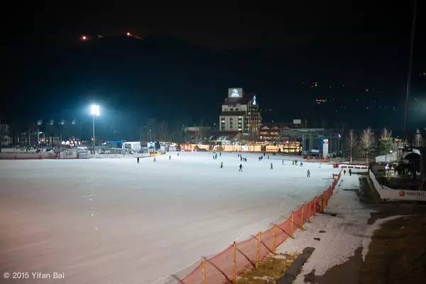 在滑雪场滑雪的过程是什么,乌鲁木齐滑雪场跨年
