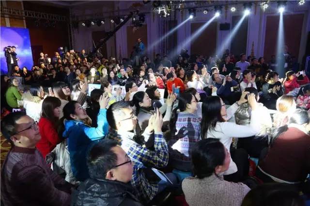 城市日历官微｜大派送！《我想有个家》纪念版台历新鲜出炉！俊男靓女！神仙眷侣全包罗！转发就送！