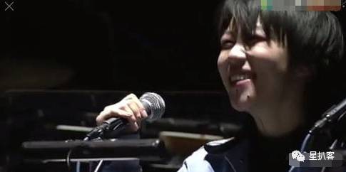 窦靖童孝顺,窦靖童照片被夸有个性