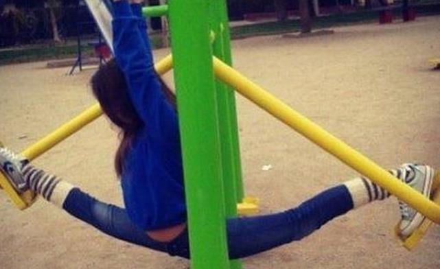 一字马看着都疼,女生一字马最疼时刻