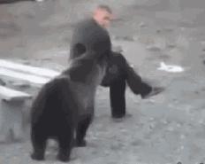 和往常一样，我的父亲喝了点酒，一场家庭*力暴**即将发生