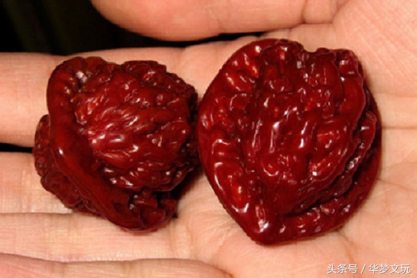 给文玩核桃上油的最佳方式,文玩核桃油的正确使用方法