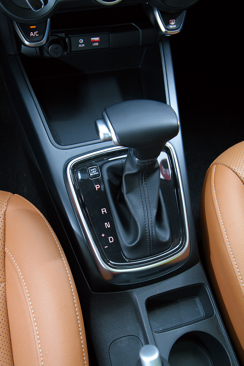 青春永驻2001,17年起亚k2自动挡试驾视频