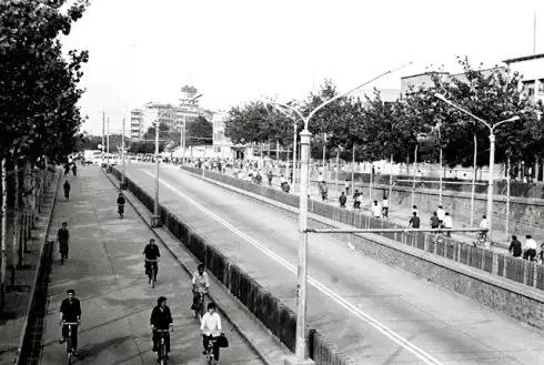 新中国发展的瞬间视频,中国新发展震撼视频