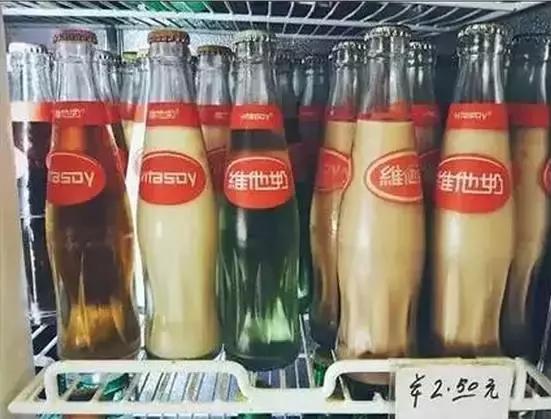 以前一放学就能看到的士多，现在也越来越少了。。。