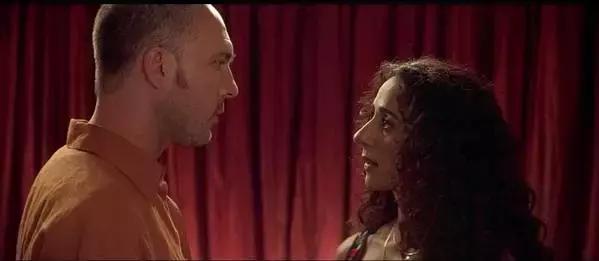 这部影片告诉你什么叫做不离不弃至死不休的爱!