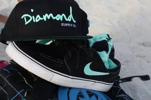 买不起太贵的潮牌,最难买的supreme