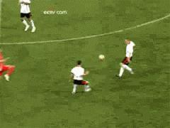 德罗巴训斥假摔队友2010,德罗巴回到更衣室怒斥假摔队友