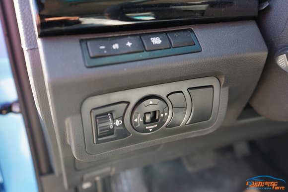 先睹为快比亚迪e5纯电动汽车全网首测