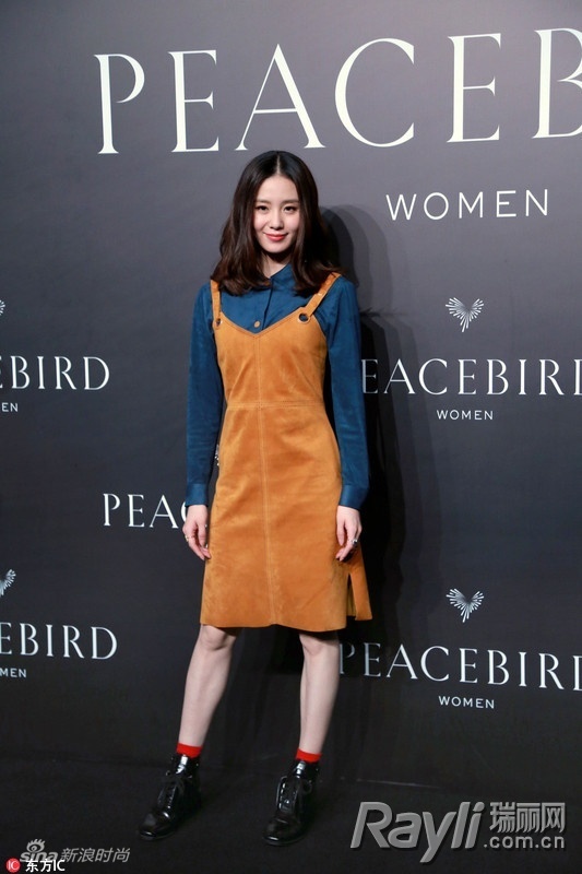 肩宽可以穿v领荷叶边上衣吗,肩宽适合穿什么圆领还是v领上衣