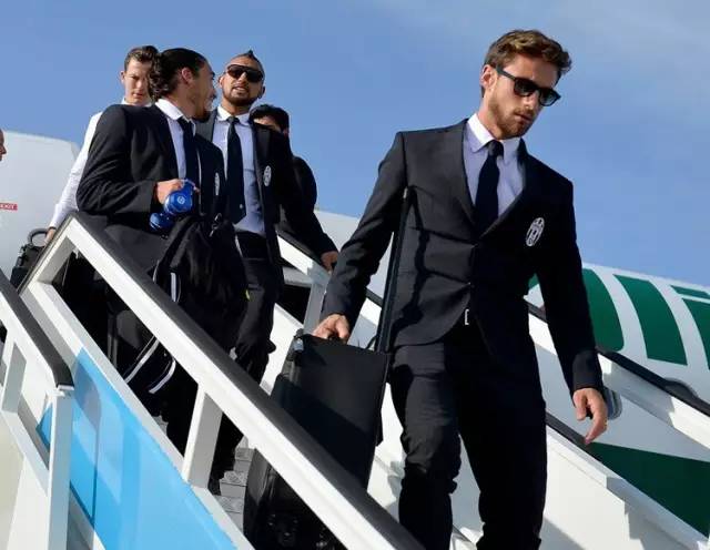 球星穿西装最帅,足球运动员穿西装最帅