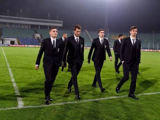 足球谁穿西装最帅,足球运动员穿西装最帅