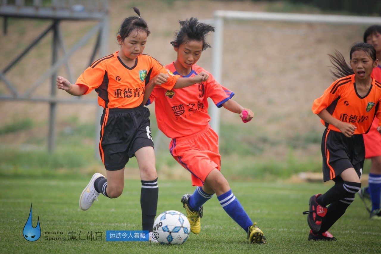 足球女孩图文,足球女孩反差转场