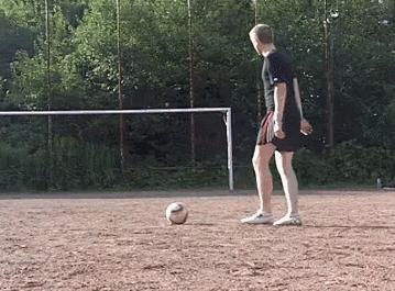 左脚射门技巧,怎么用左脚射门又准力量还大