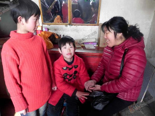 刘富琴蔚县大南山深处献爱心