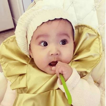 贾静雯小咘咘的照片 (贾静雯是不是给咘咘买的名牌衣服)