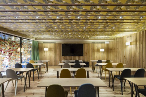 “家以外的家”繁花似锦–巴塞罗那花园餐厅