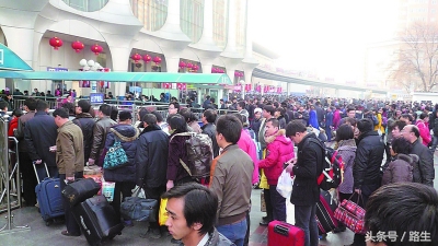 十多年前，我在*疆新**见到的采棉人，那也曾是属于我们的公共记忆