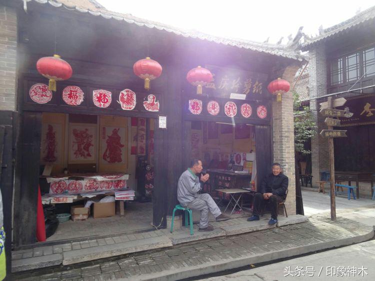 陕北俊俏女子勇闯袁家村大嘴吃四方