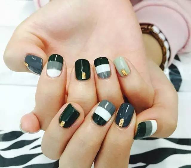 48款热门款显白新年红美甲合集,美甲48种款式图