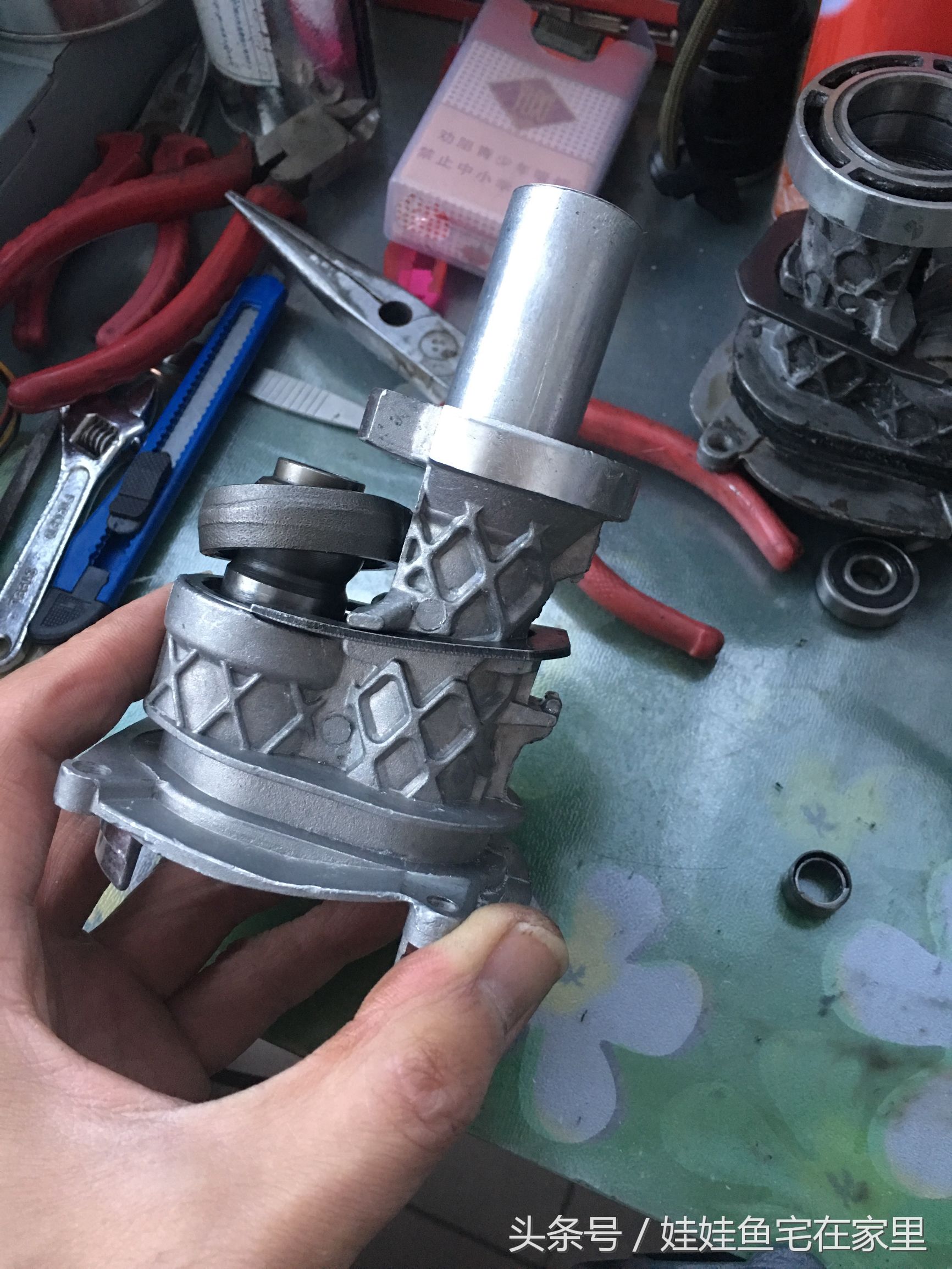 18v博世电锤锂电池组装视频,博世电锤机头维修