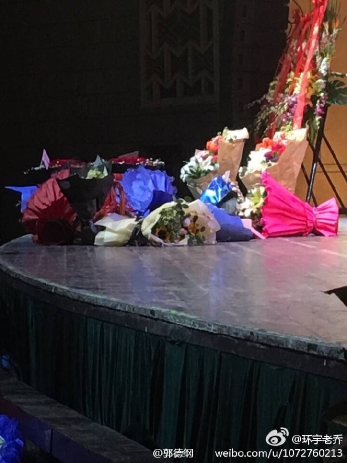 郭德纲晒封箱照打脸曹云金:这才是花花世界网友:一起吐槽吧