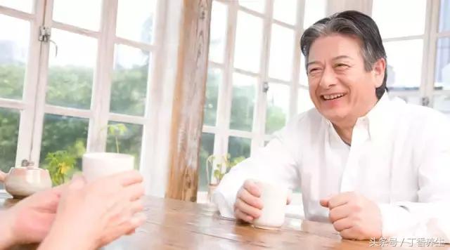 痛风患者在聚餐时能喝什么,痛风聚餐需要注意哪些