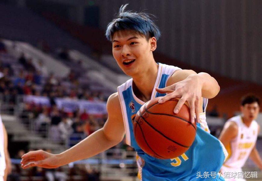 周琦王哲林19岁,王哲林周琦双塔中国男篮