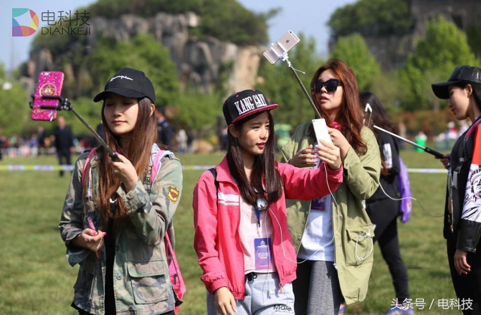 苹果手机如何录屏的同时放音乐,苹果手机如何实现录屏功能