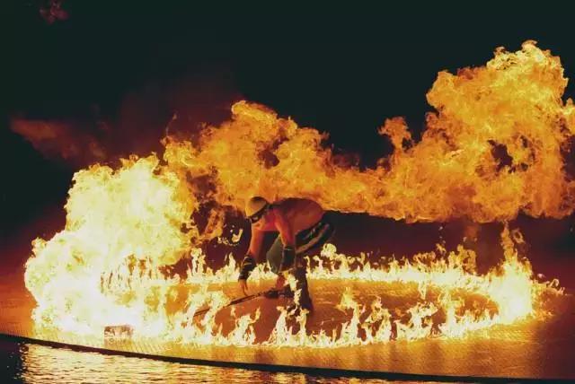 不好意思，中国人想要的春节已经在美国上线