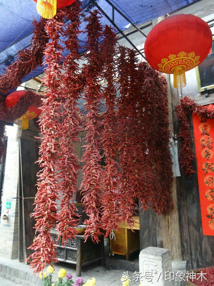 陕北俊俏女子勇闯袁家村大嘴吃四方