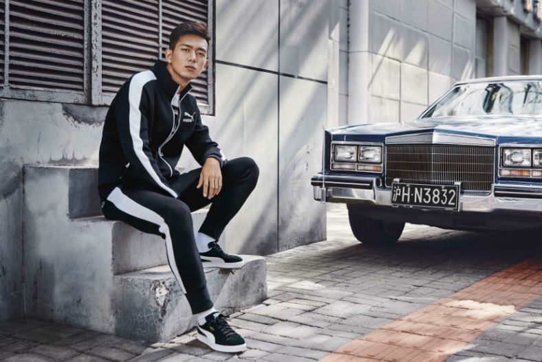 白色小腿袜休闲风穿搭,白色短袜搭运动鞋