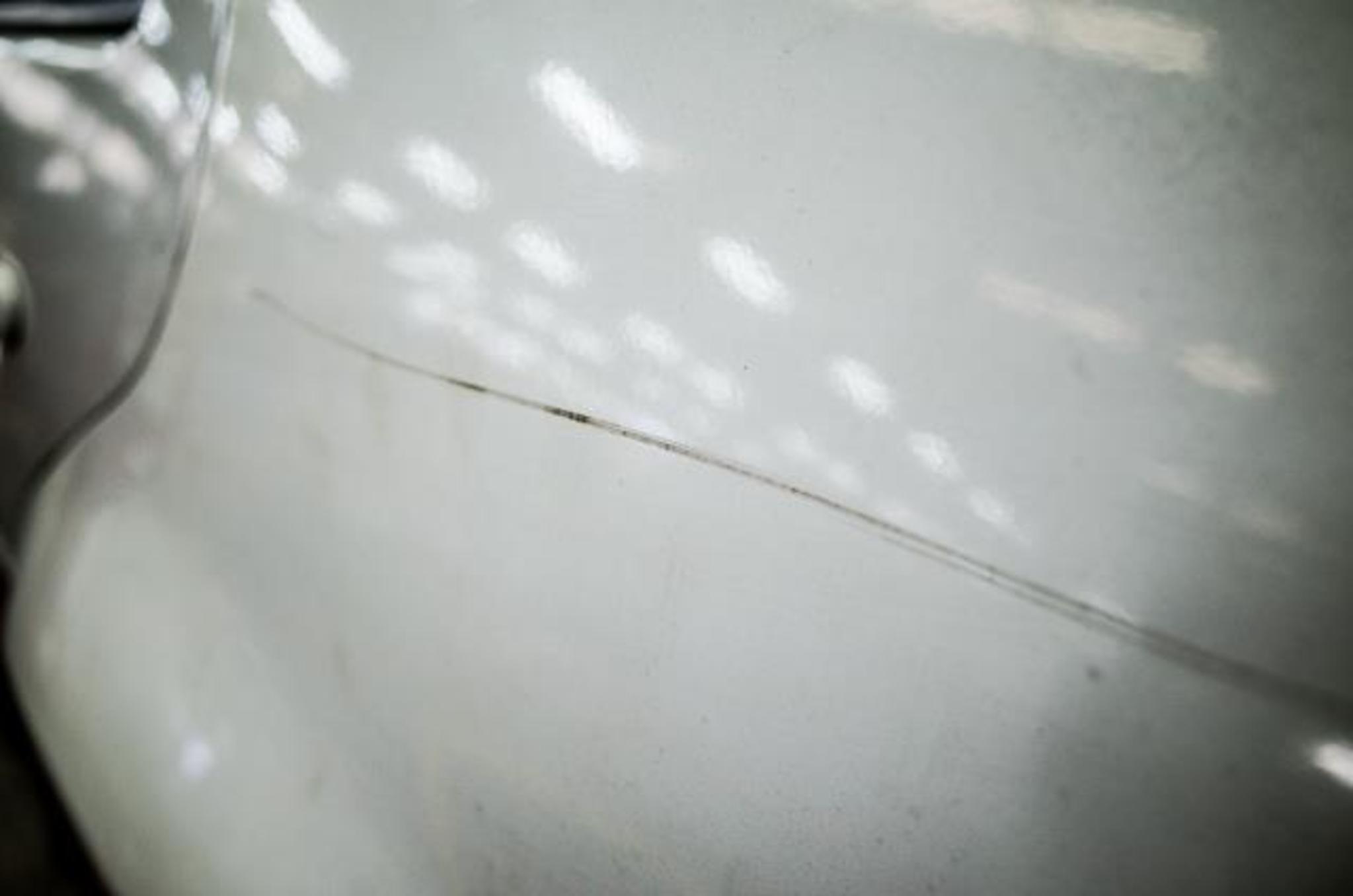 车划痕快速修复方法,车划痕自己修复小妙招