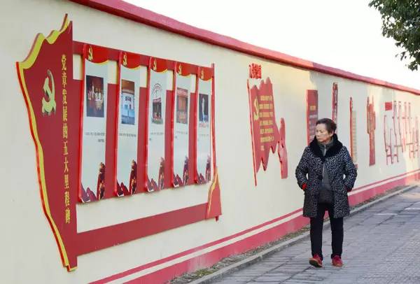 过年了,龙泉街上的这些墙也换上了“新衣”!