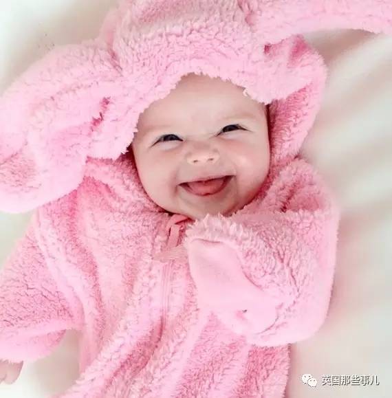 两岁能干嘛？人家的两岁……已经开始各种走秀代言了……