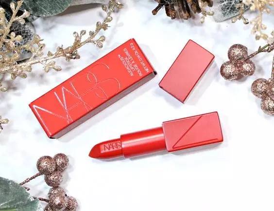 大红唇特别显老,大红唇真的很考验气质