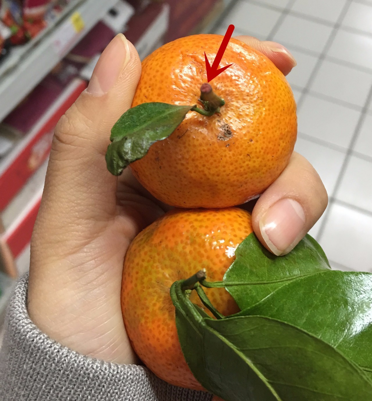 「微快讯」克拉玛依市民买到疑似染色的砂糖橘市场监管局已介入调查