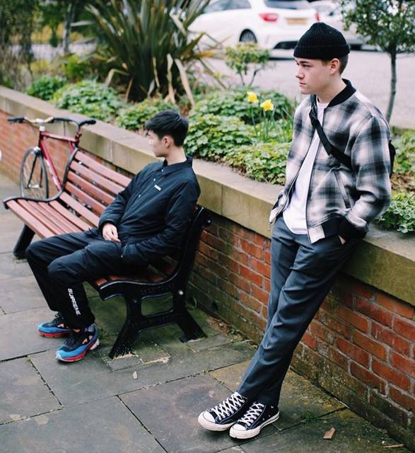 supreme和lv联名的世纪双肩包,supreme和lv联名红色手拿包