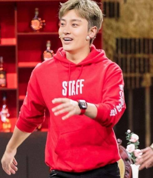 刘涛率五美和杨幂、关晓彤比美？贾乃亮穿工作服？实力教学红衣服的吓人72招式！