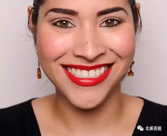 董卿春晚口红,董卿口红色号迪奥080