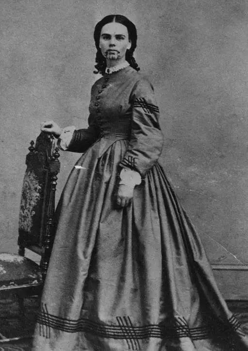 纹身就是坏人吗,纹身只是左青龙右白虎