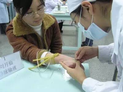 扎针时怎样不痛,扎针不疼的小技巧图片大全