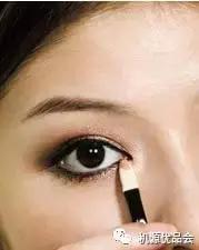 卸眼妆的正确方法和步骤,眼部彩妆怎么卸眼妆