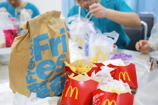 镜头见证生命重启之旅，纪录医者仁心，许昌外科医生的新年故事