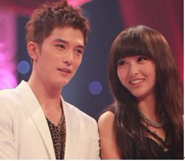 唐嫣黄宗泽七年后重逢去机场,唐嫣黄宗泽恋爱瞬间