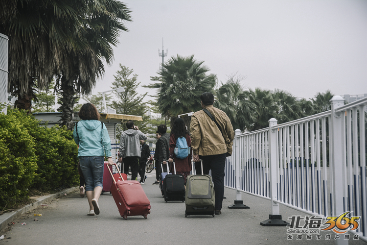 大年初七,北海火车站的离别人潮