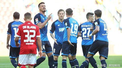 过年看足球比赛,看各种足球联赛