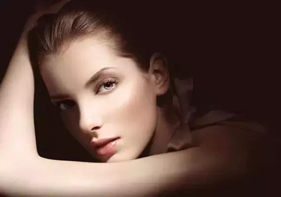 别人都白成一道光了,你还在傻傻踩雷?