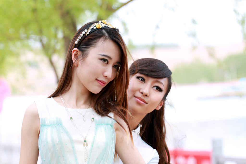 遇到宜昌才女，他就像久蕴的渠水被一下子打开闸门，瞬间一泻千里