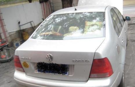 女司机：晴天后车里总是很潮湿，维修工拆开一看，说不出话了！